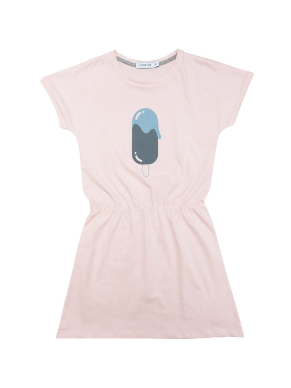 Summer dress with a loose fit and soft elastic at waist. Just above the knee so a perfect summerday dress with a handprinted icecream at front. Made of 100% organic cotton in Portugal.