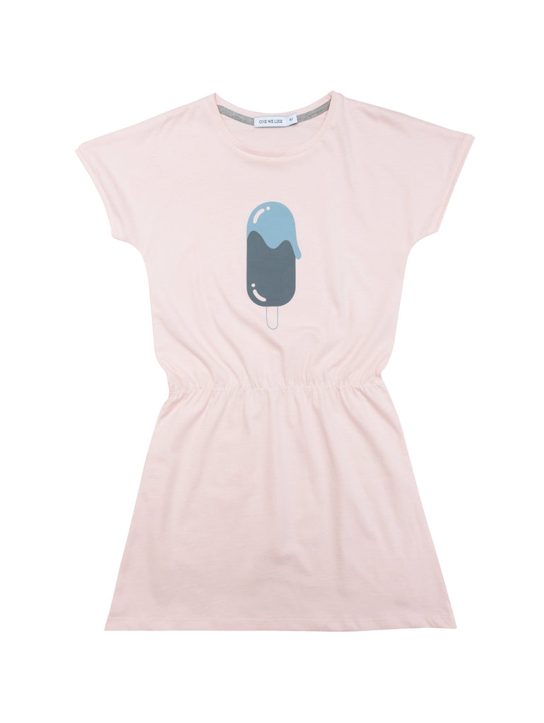Summer dress with a loose fit and soft elastic at waist. Just above the knee so a perfect summerday dress with a handprinted icecream at front. Made of 100% organic cotton in Portugal.