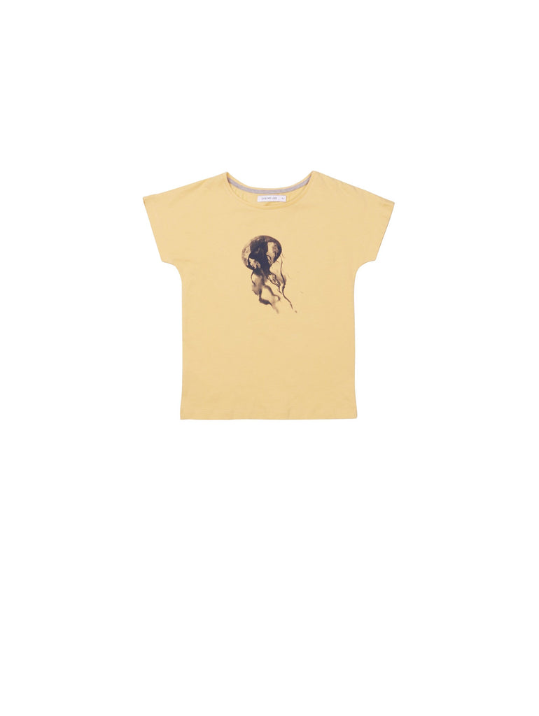 SS19 collection from One We Like made of organic cotton. Kids t-shirt with loose fit and wider neck. Jellyfish print on front