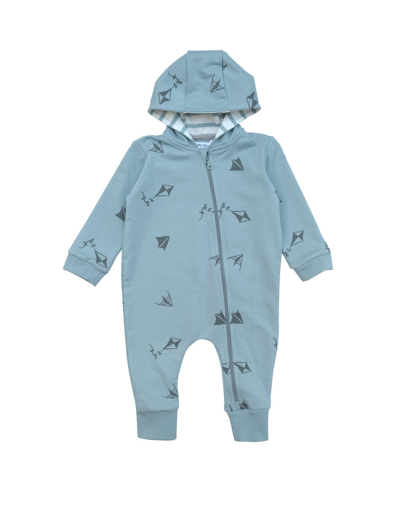 All in one baby suit with zipper in front and linned hood. Wear it on it's on as a relaxed sweatshirt suit or with a body underneath as light layer two. Our own kite print all over on blue with striped white and blue lining o hood.