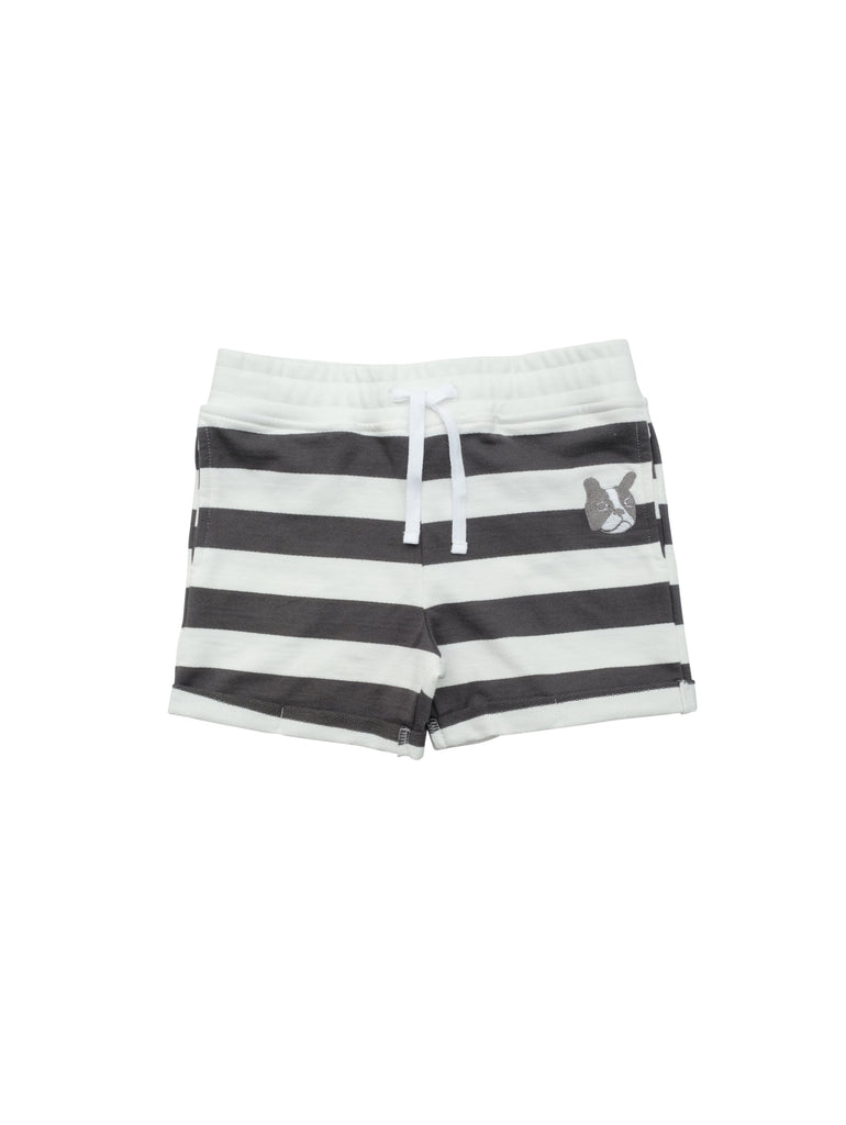 Striped sweatshirt shorts with ribbed waist and a herringbone drawstring for a perfect fit. Small fold-up at leg and a classic unisex model that suits kids of all ages.