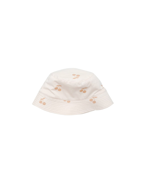 Keep your kids heads cool with our summer bucket hat with all over Cherry print. Size XS and S have strings that can be tied under the chin. . Made of 100% organic cotton in Portugal.