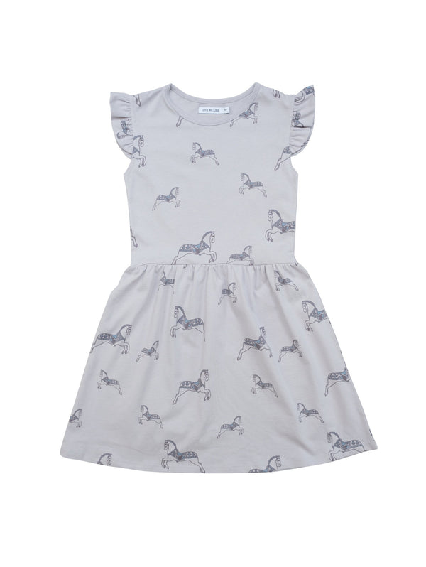 Summer dress with frills around shoulders and ruched waist. Kneelength and runs sliglty big in size so if you're inbetween sizes chose the smaller size. All over print with our fun horse print.